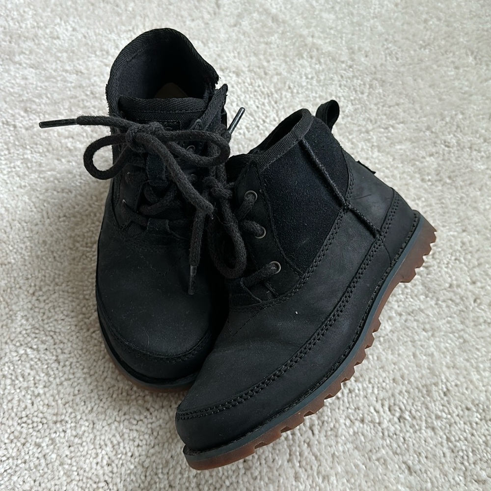 Ugg kids boots size 12 toddler